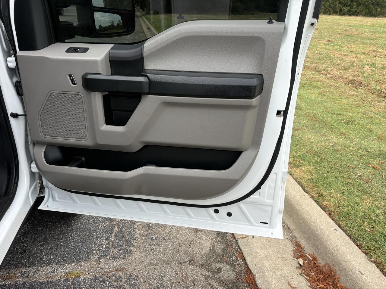 Ford Super Duty F-350 SRW XL 4WD Crew Cab 8' Box 2021