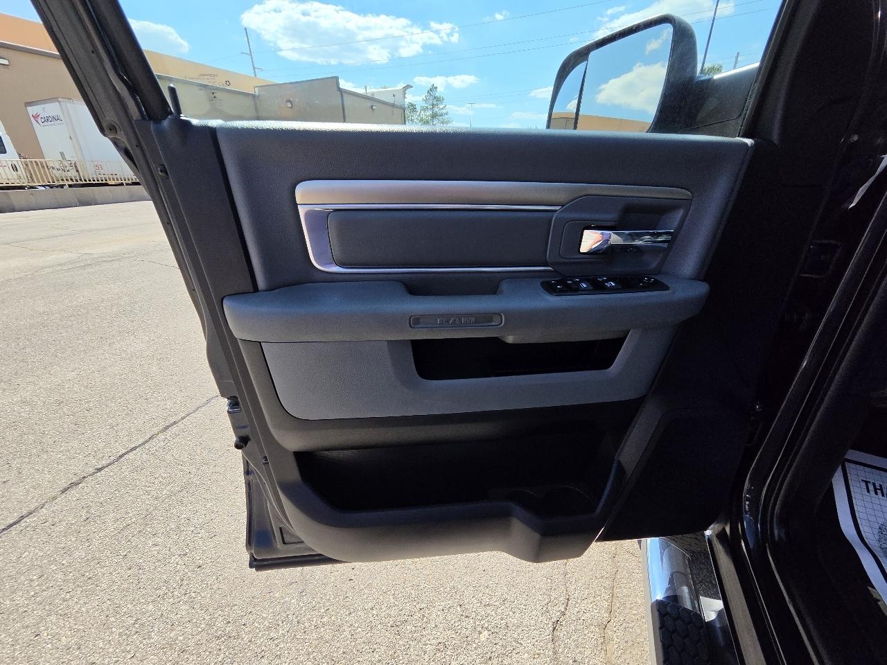RAM 2500 Lone Star 4x4 Crew Cab 6'4" Box 2017