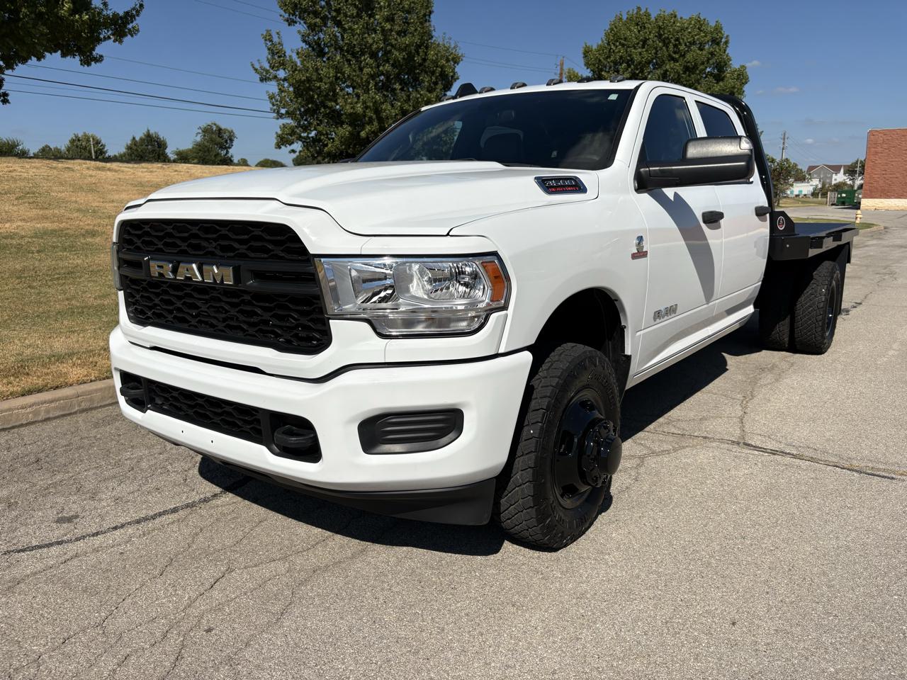 RAM 3500 Tradesman 4x4 Crew Cab 8' Box 2022