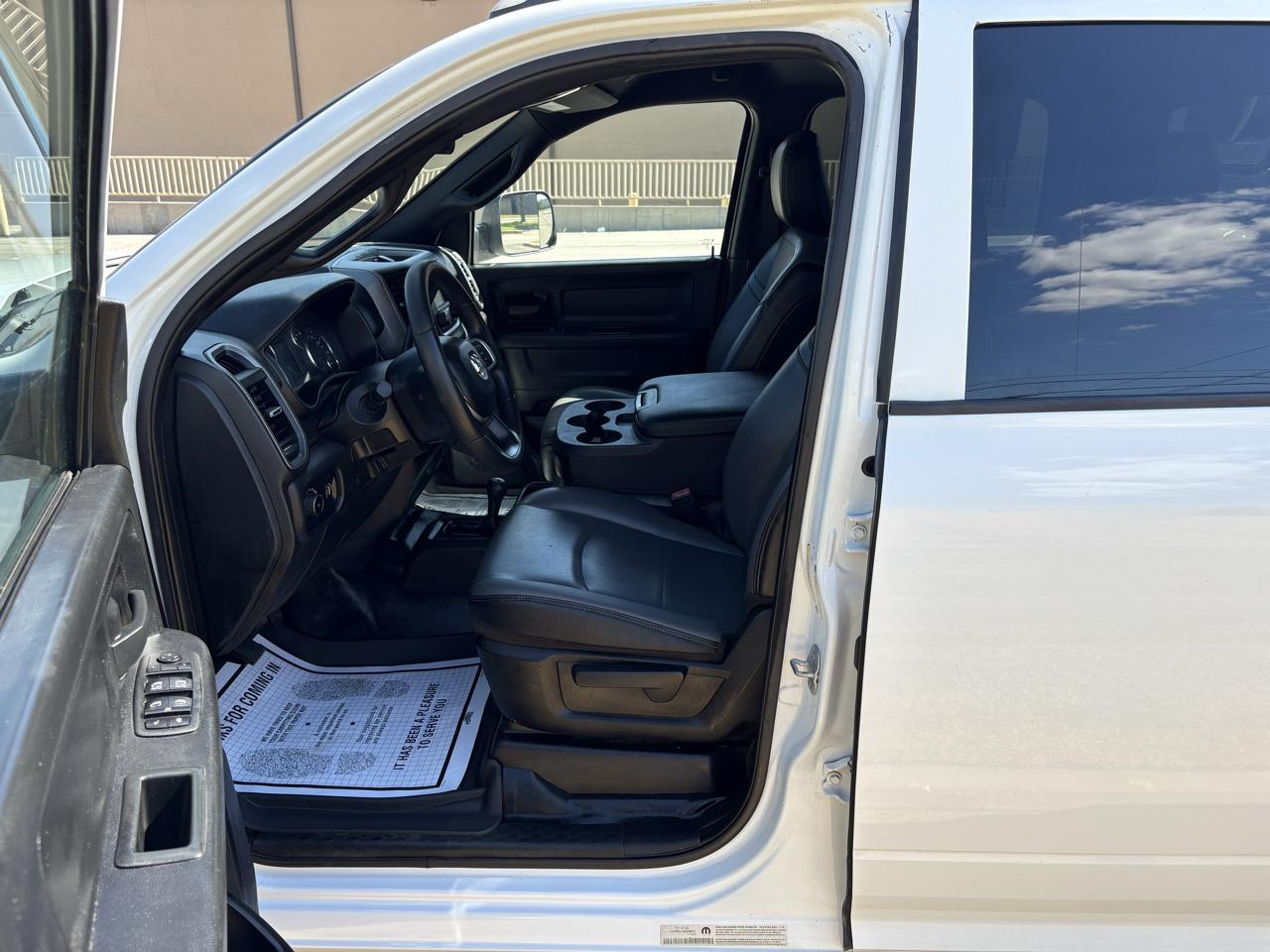 RAM 3500 Tradesman 4x4 Crew Cab 8' Box 2022