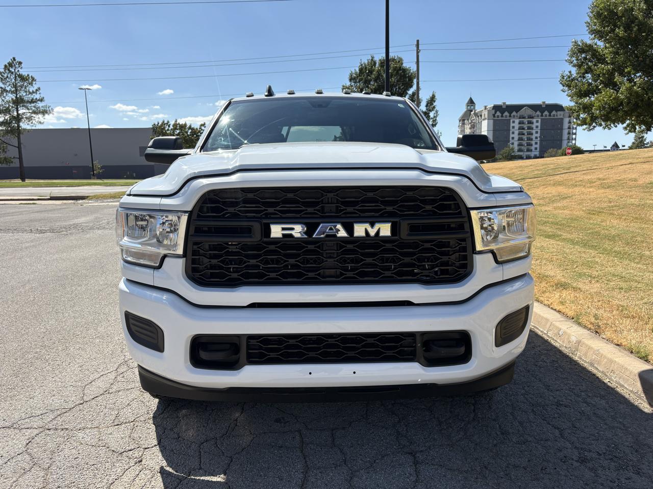 RAM 3500 Tradesman 4x4 Crew Cab 8' Box 2022