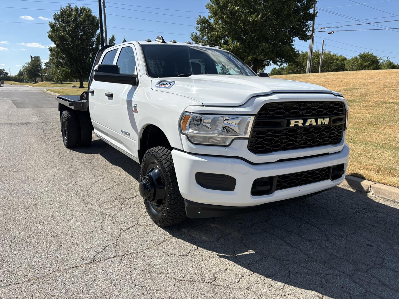 RAM 3500 Tradesman 4x4 Crew Cab 8' Box 2022