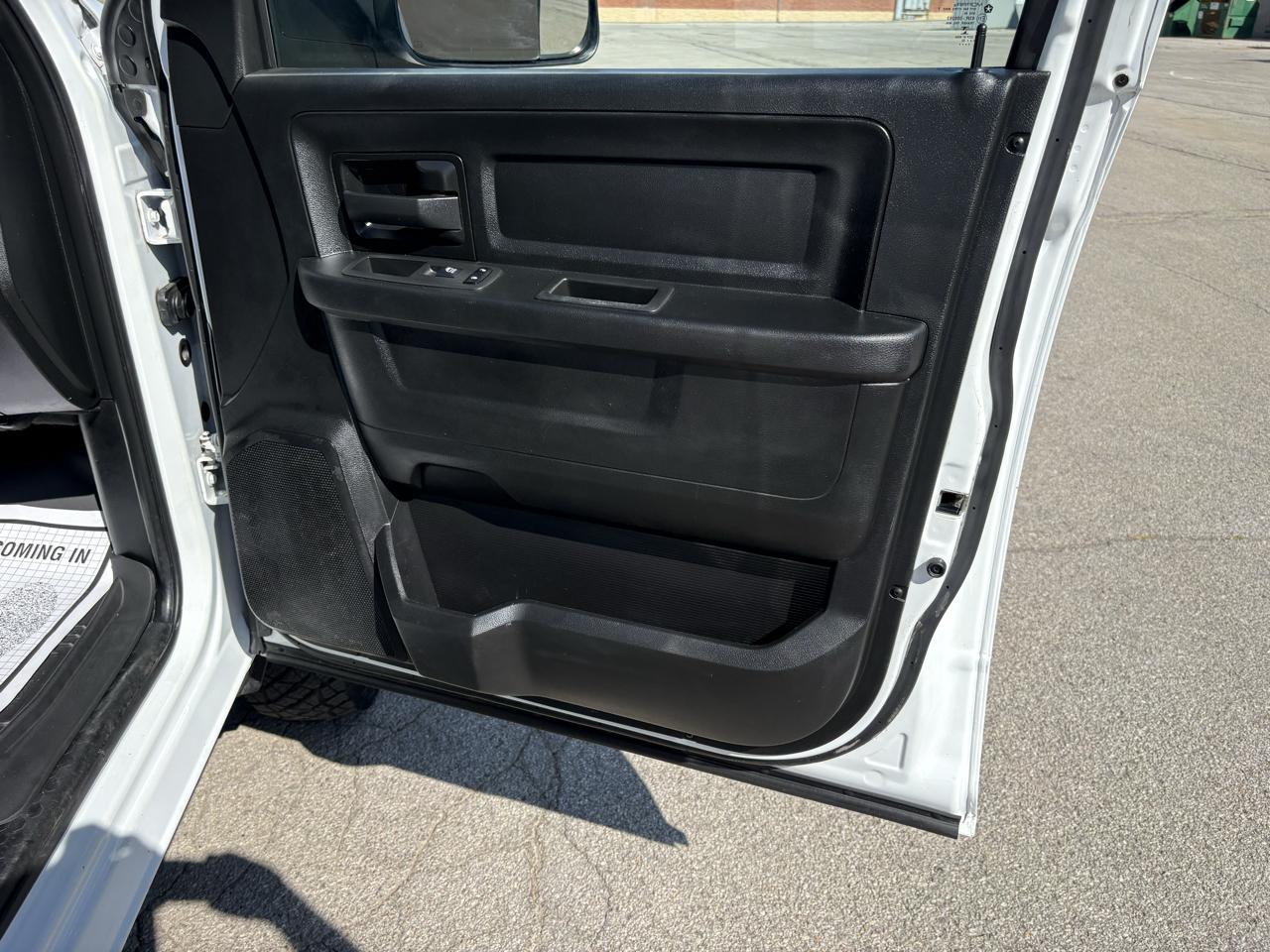 RAM 3500 Tradesman 4x4 Crew Cab 8' Box 2022