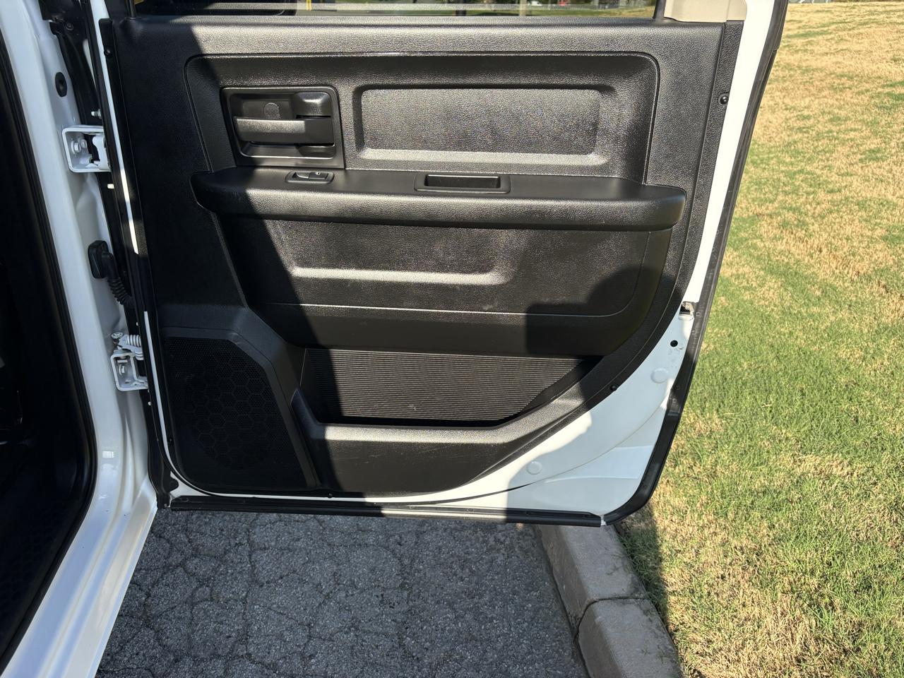 RAM 2500 Tradesman 4x4 Crew Cab 8' Box 2018