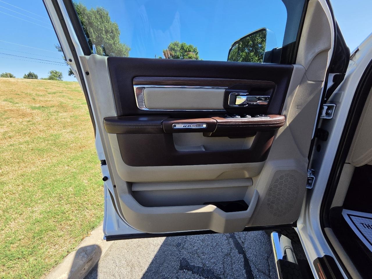 RAM 2500 4WD Crew Cab 149" Laramie 2015