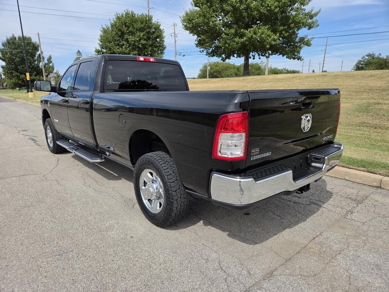 RAM 2500 Big Horn 4x4 Crew Cab 8' Box 2021