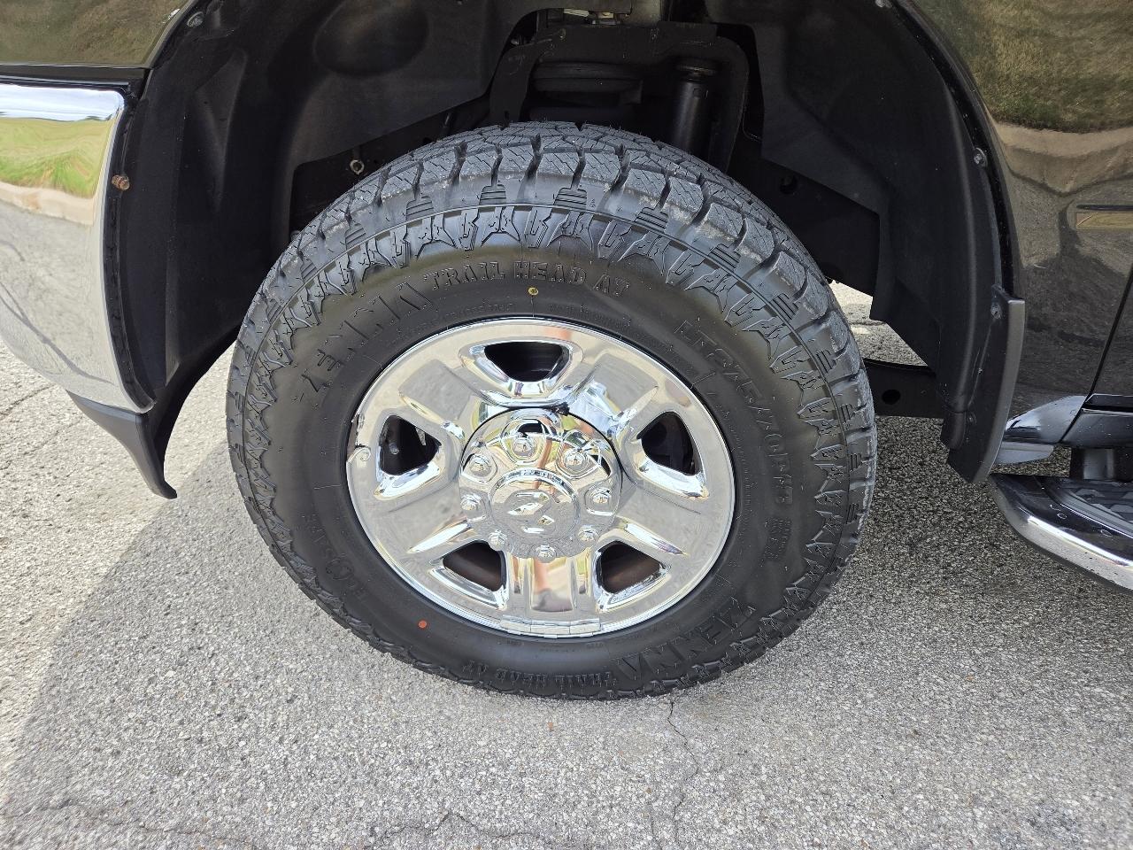 RAM 2500 Big Horn 4x4 Crew Cab 8' Box 2021