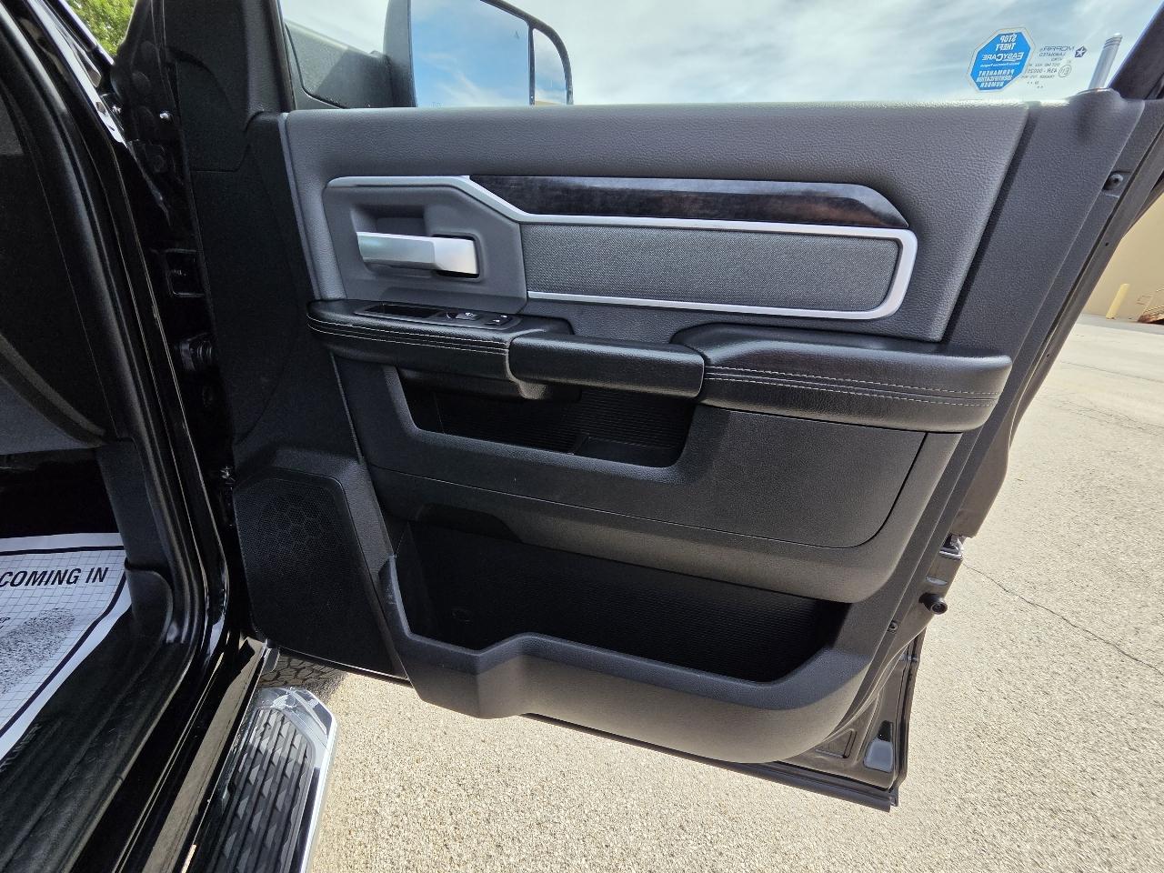 RAM 2500 Big Horn 4x4 Crew Cab 8' Box 2021