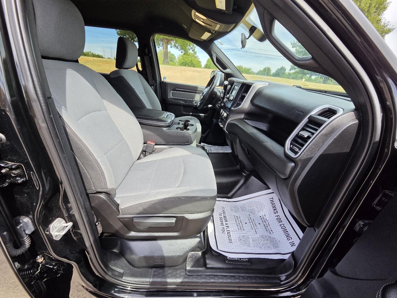 RAM 2500 Big Horn 4x4 Crew Cab 8' Box 2021
