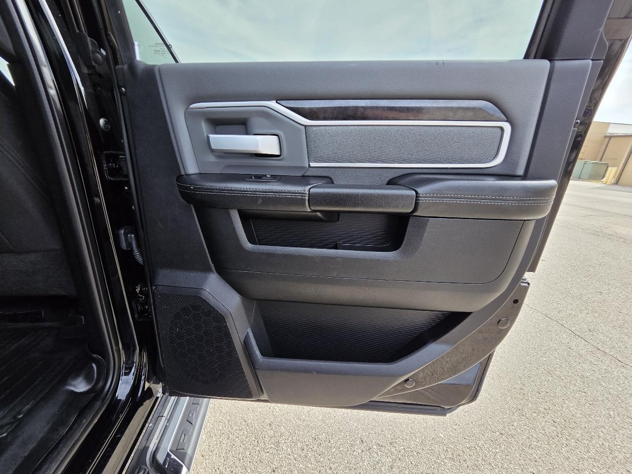 RAM 2500 Big Horn 4x4 Crew Cab 8' Box 2021