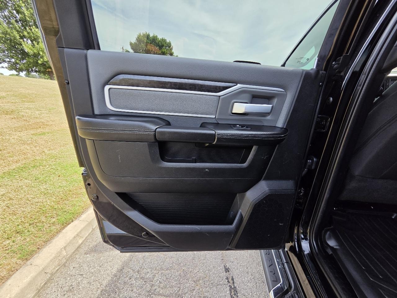 RAM 2500 Big Horn 4x4 Crew Cab 8' Box 2021