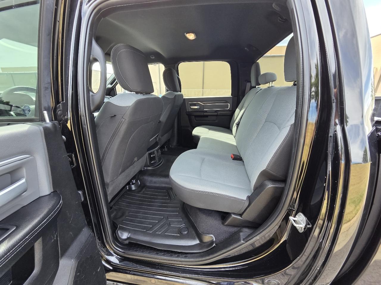 RAM 2500 Big Horn 4x4 Crew Cab 8' Box 2021