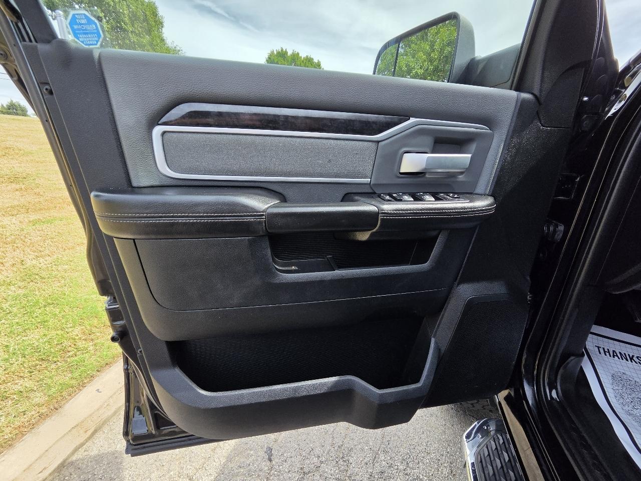 RAM 2500 Big Horn 4x4 Crew Cab 8' Box 2021
