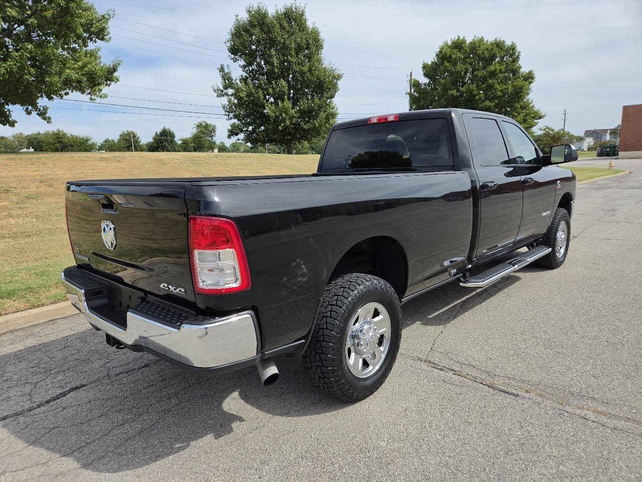 RAM 2500 Big Horn 4x4 Crew Cab 8' Box 2021
