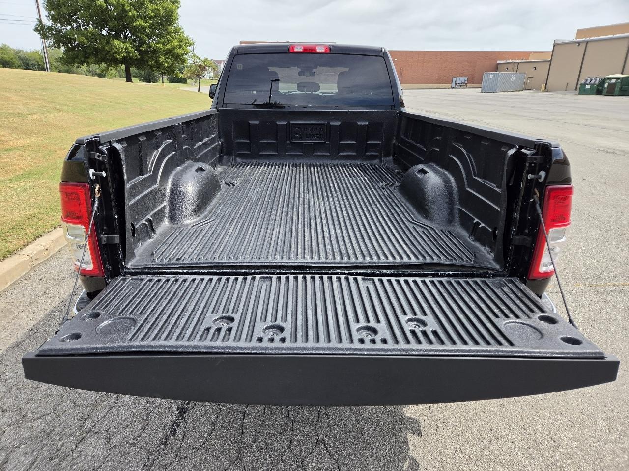 RAM 2500 Big Horn 4x4 Crew Cab 8' Box 2021