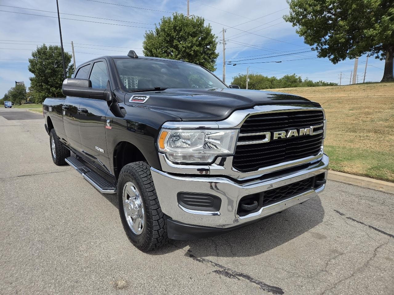 RAM 2500 Big Horn 4x4 Crew Cab 8' Box 2021