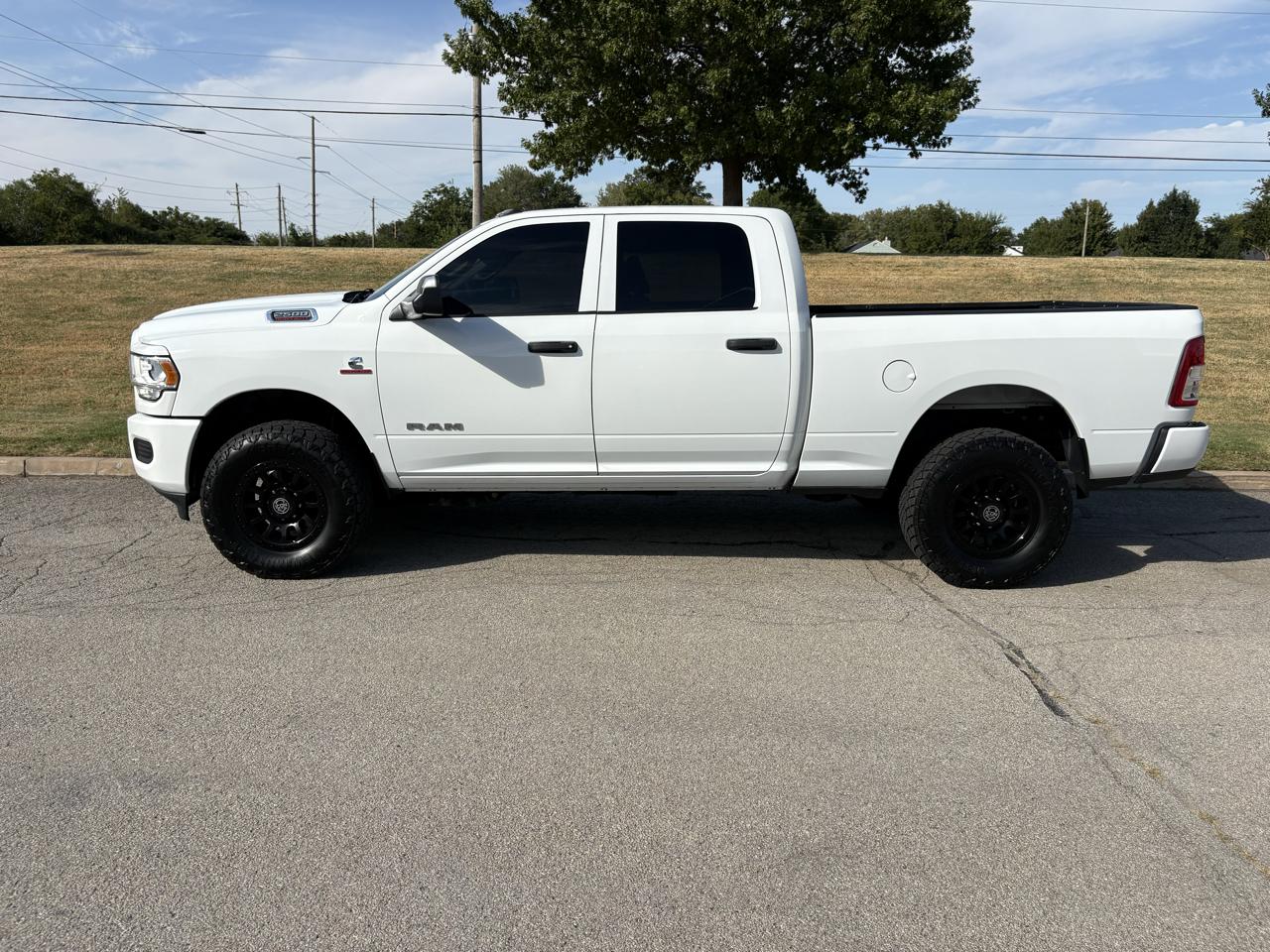 RAM 2500 Tradesman 4x4 Crew Cab 6'4" Box 2022