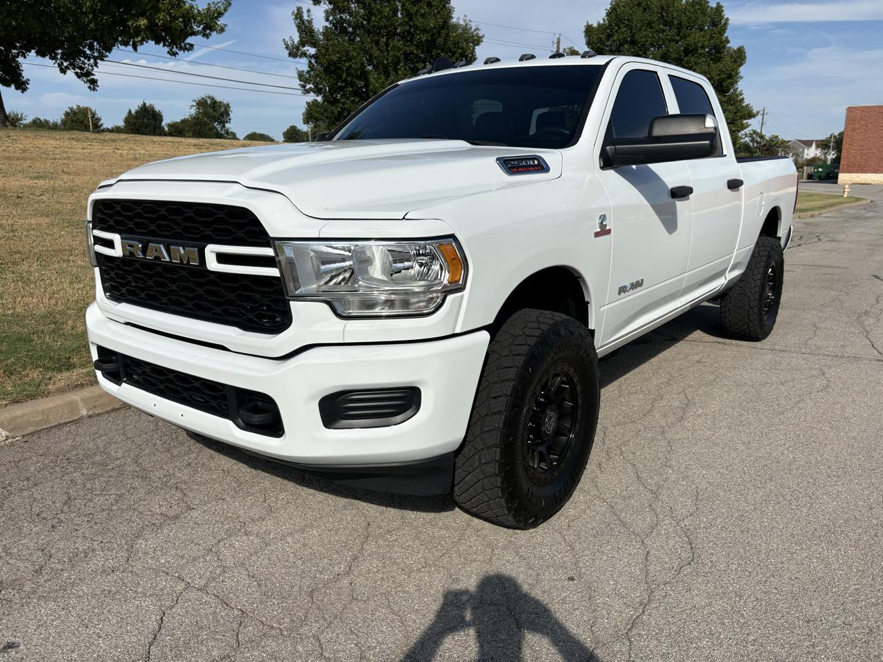 RAM 2500 Tradesman 4x4 Crew Cab 6'4" Box 2022