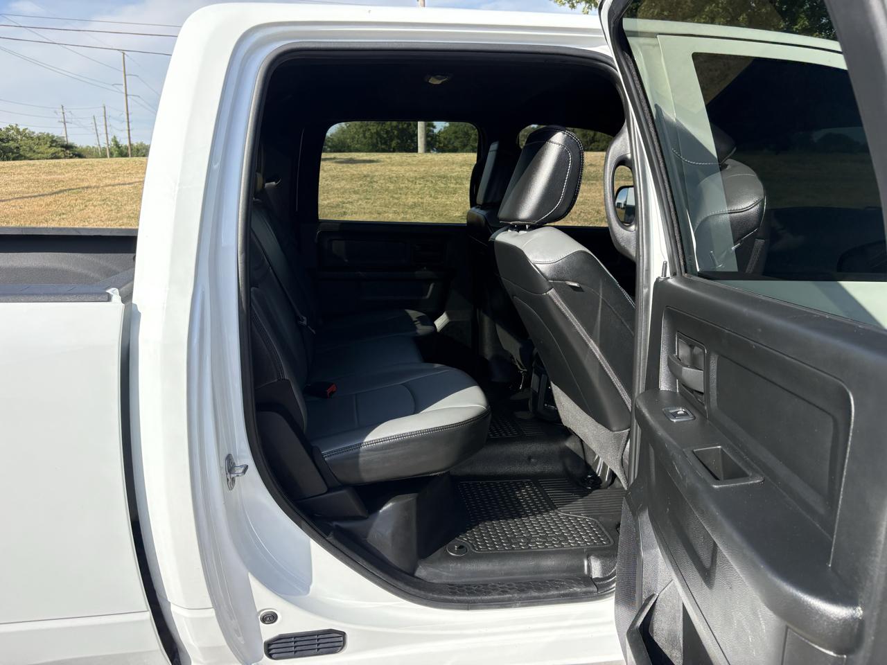 RAM 2500 Tradesman 4x4 Crew Cab 6'4" Box 2022