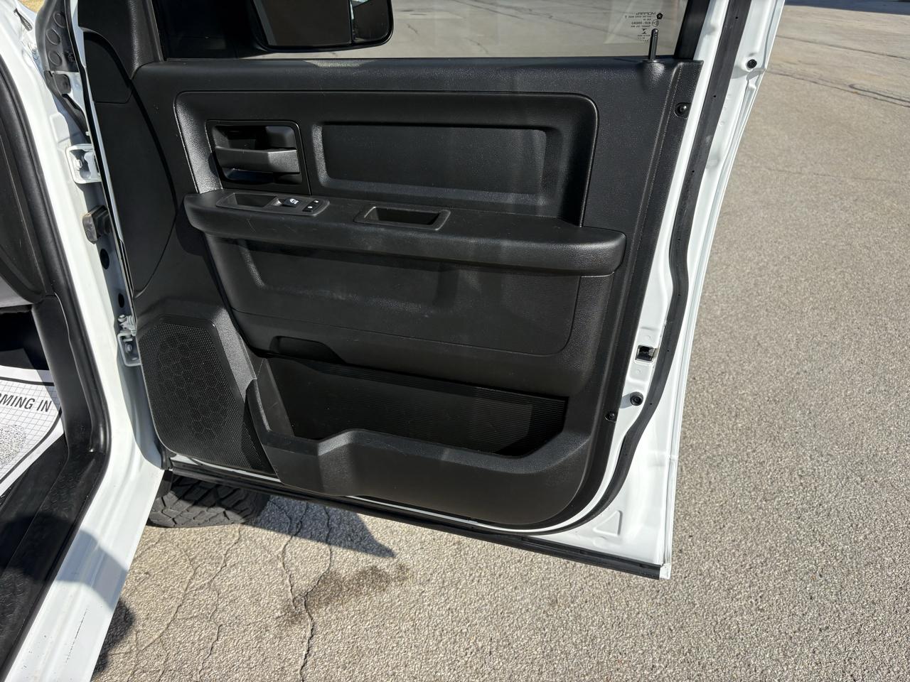 RAM 2500 Tradesman 4x4 Crew Cab 6'4" Box 2022