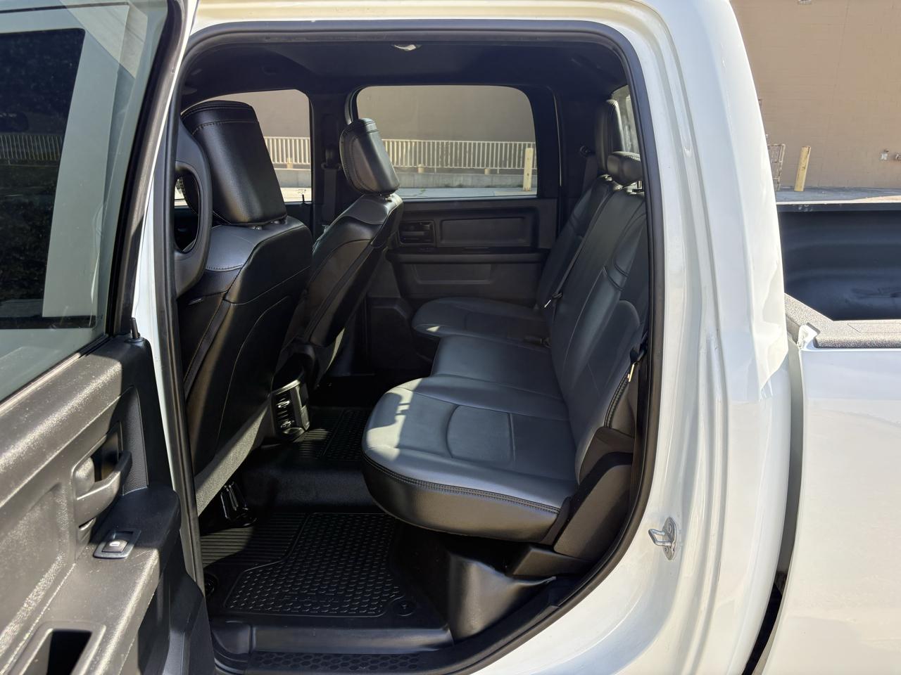 RAM 2500 Tradesman 4x4 Crew Cab 6'4" Box 2022