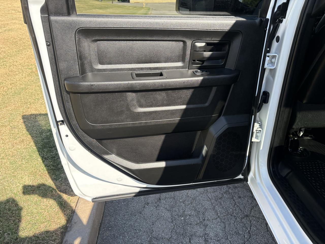 RAM 2500 Tradesman 4x4 Crew Cab 6'4" Box 2022