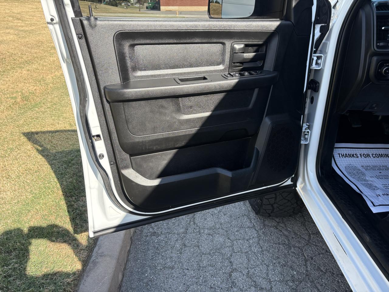 RAM 2500 Tradesman 4x4 Crew Cab 6'4" Box 2022