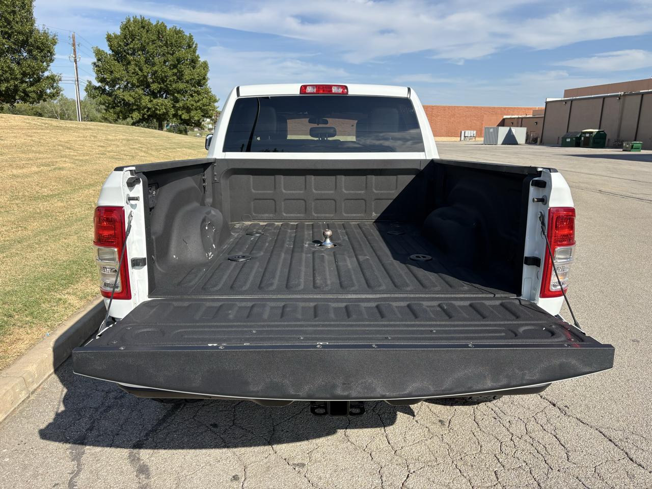 RAM 2500 Tradesman 4x4 Crew Cab 6'4" Box 2022