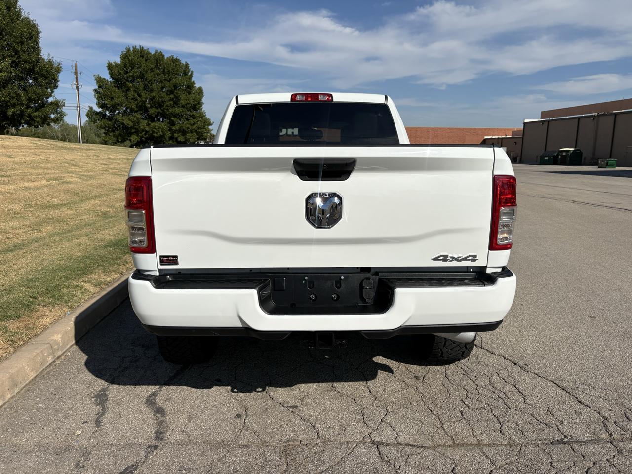 RAM 2500 Tradesman 4x4 Crew Cab 6'4" Box 2022