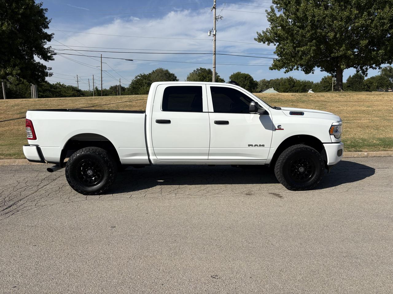 RAM 2500 Tradesman 4x4 Crew Cab 6'4" Box 2022