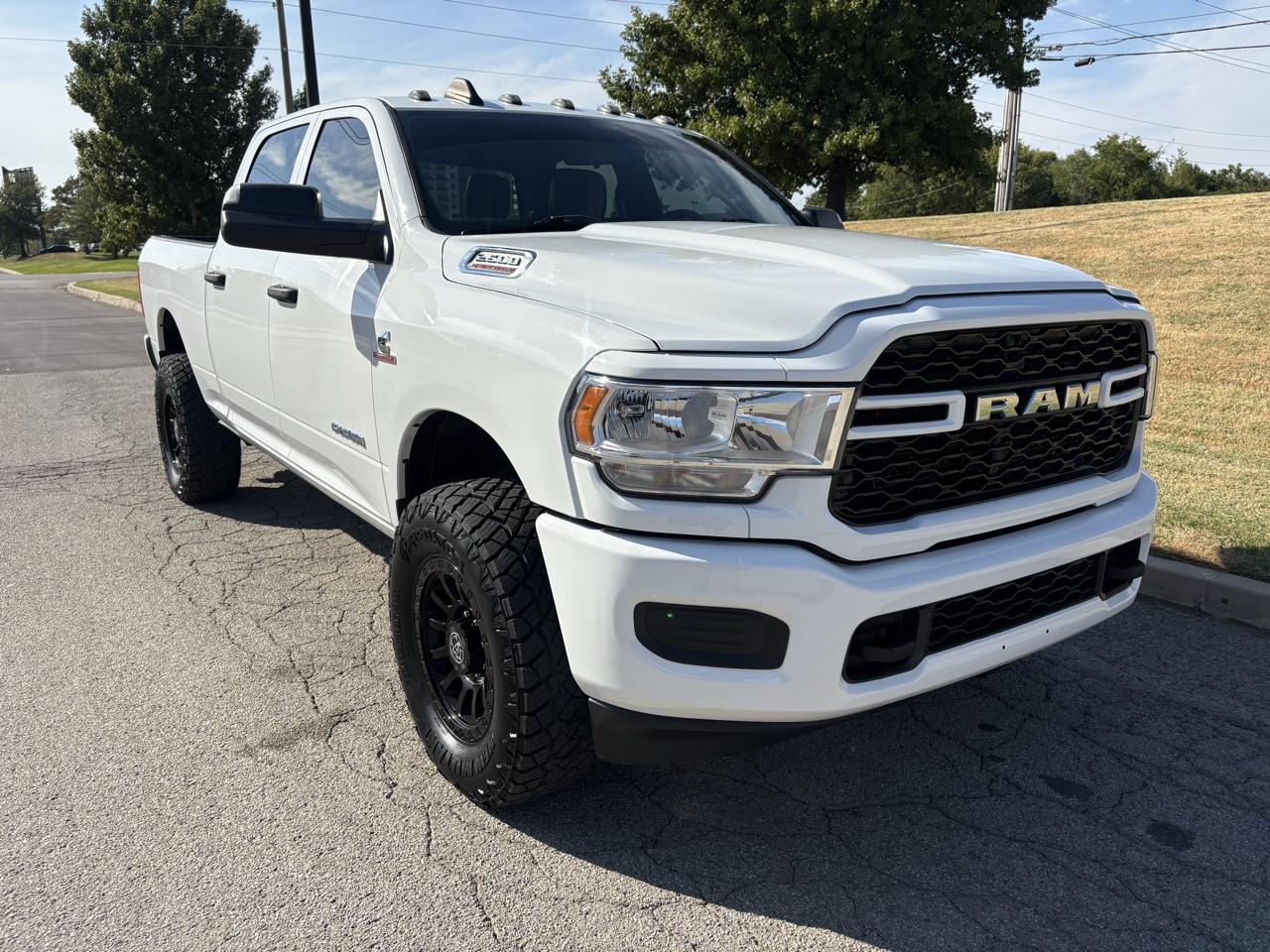 RAM 2500 Tradesman 4x4 Crew Cab 6'4" Box 2022