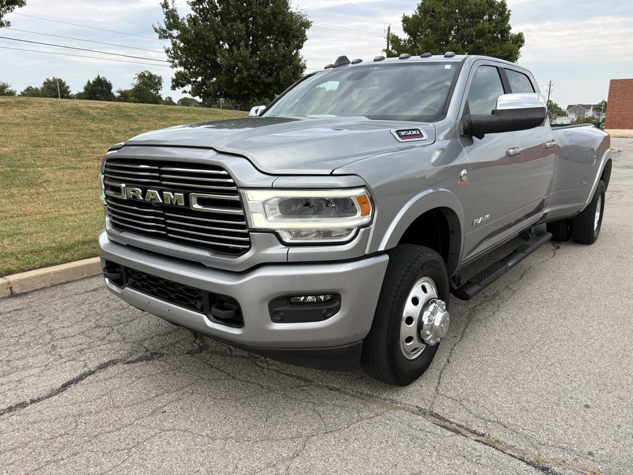 RAM 3500 Laramie 4x4 Crew Cab 8' Box 2021