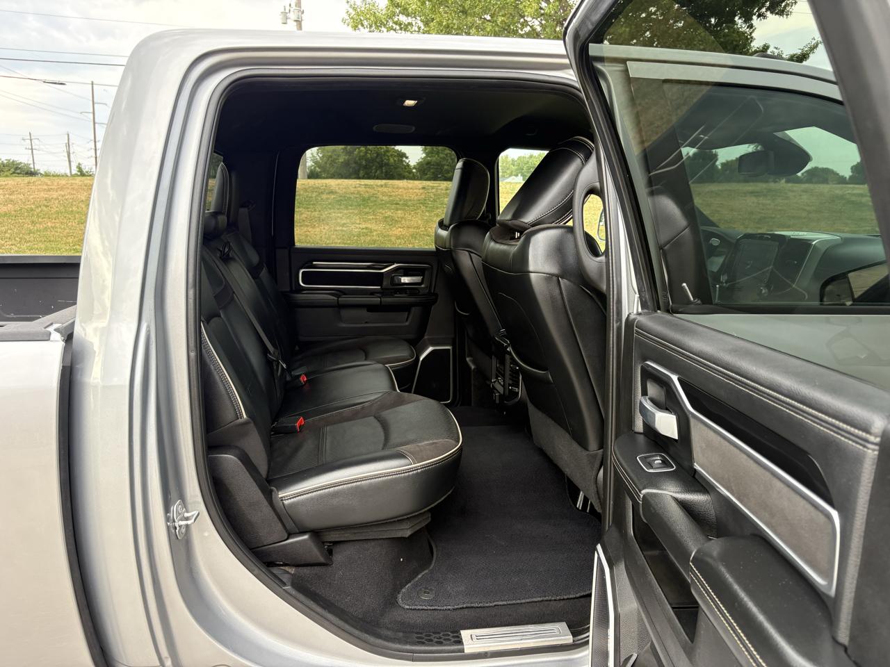 RAM 3500 Laramie 4x4 Crew Cab 8' Box 2021