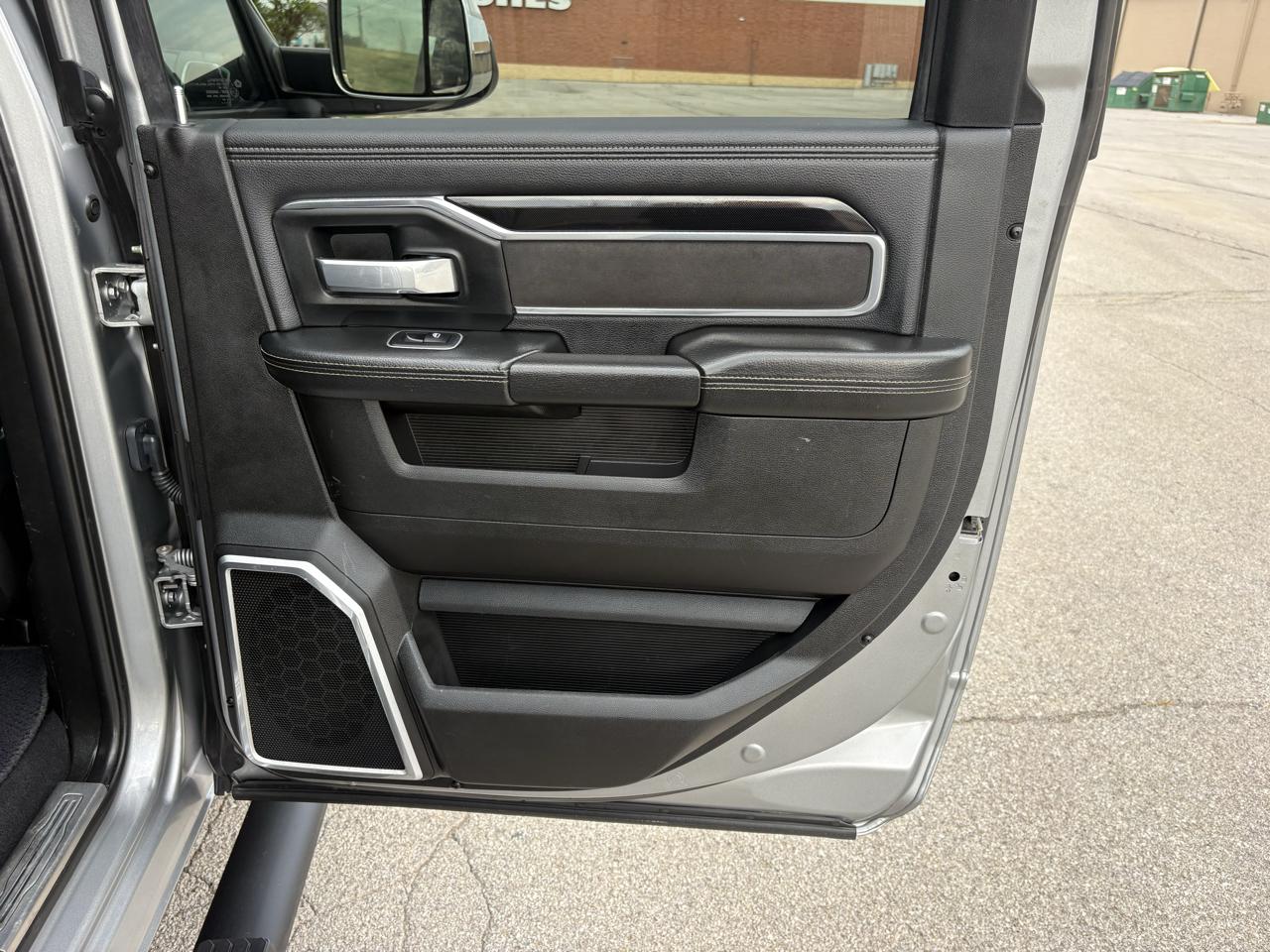 RAM 3500 Laramie 4x4 Crew Cab 8' Box 2021