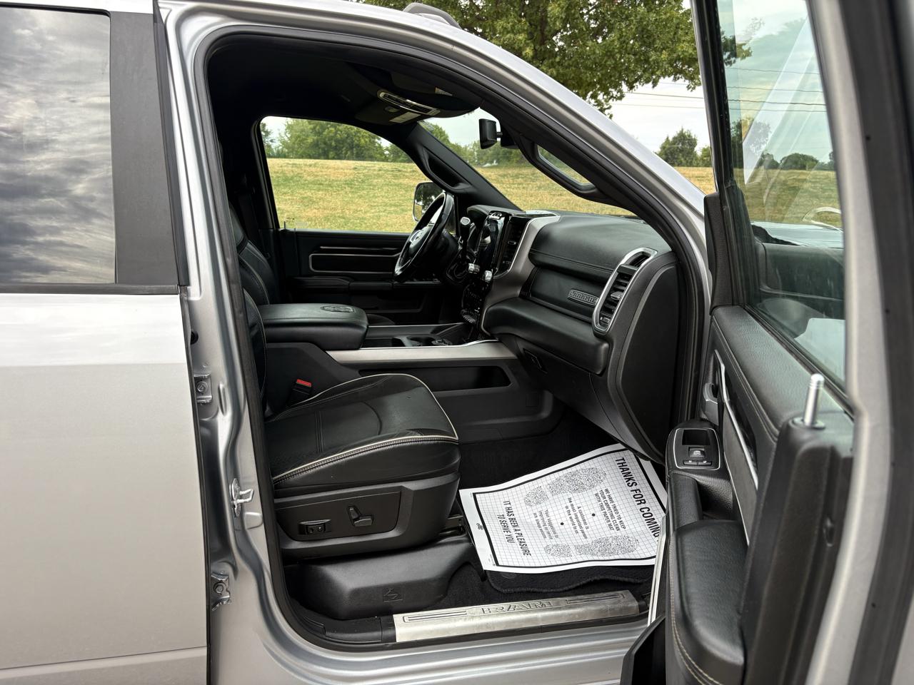 RAM 3500 Laramie 4x4 Crew Cab 8' Box 2021
