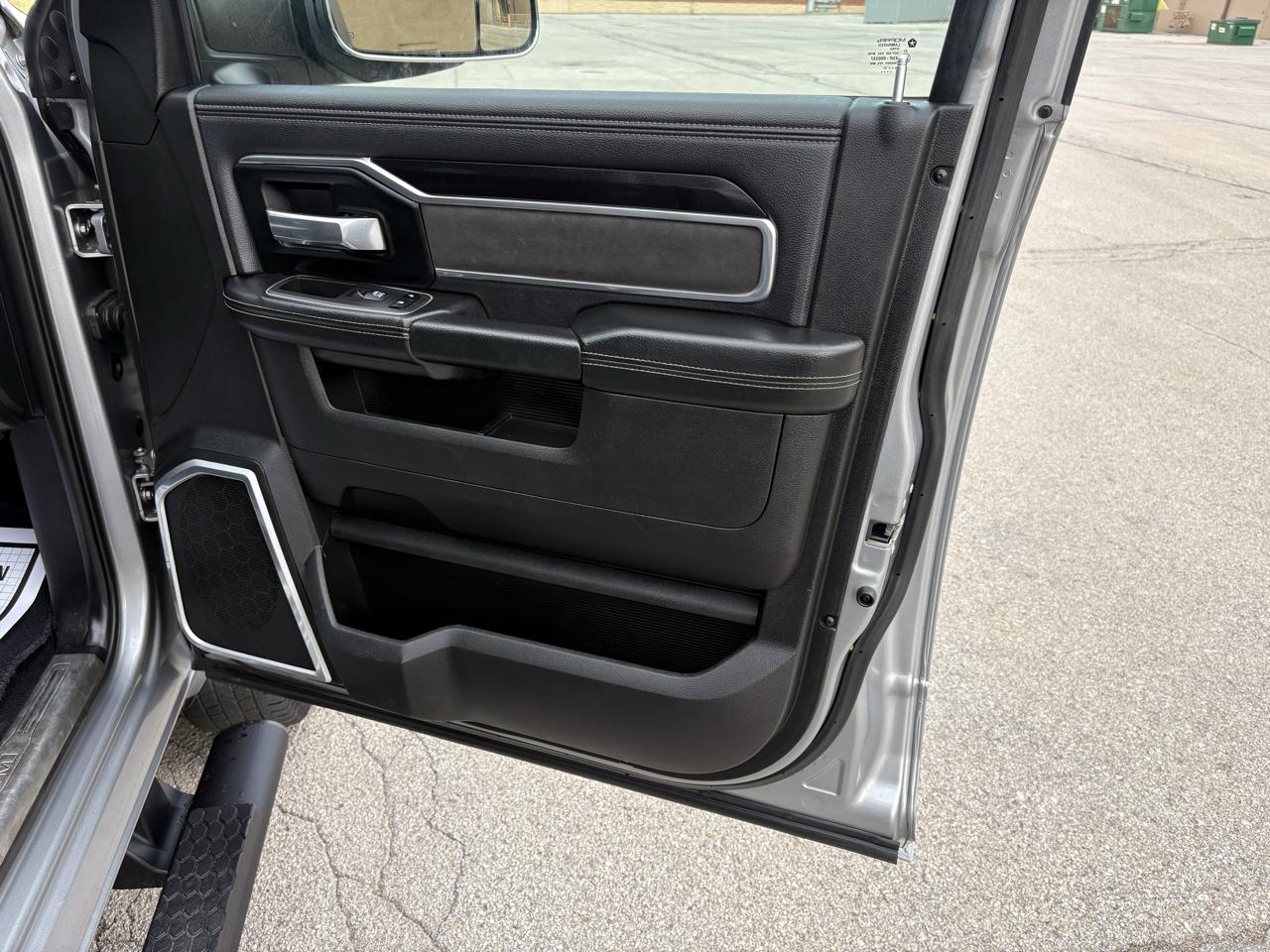 RAM 3500 Laramie 4x4 Crew Cab 8' Box 2021