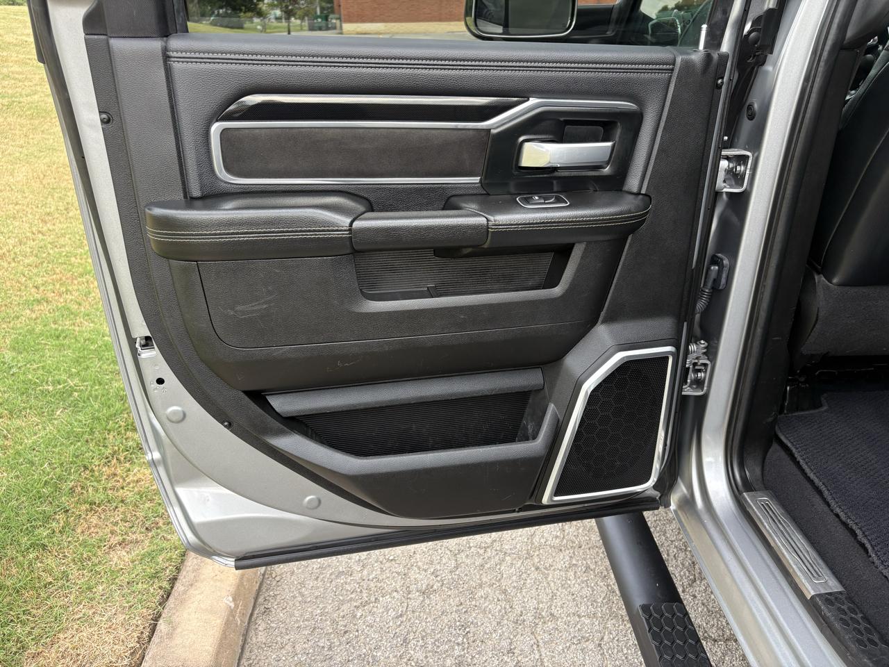 RAM 3500 Laramie 4x4 Crew Cab 8' Box 2021