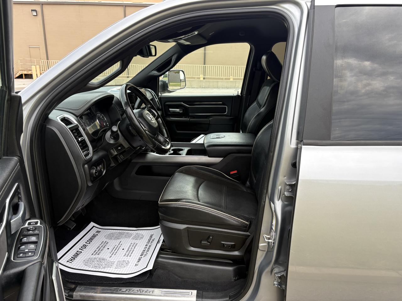 RAM 3500 Laramie 4x4 Crew Cab 8' Box 2021