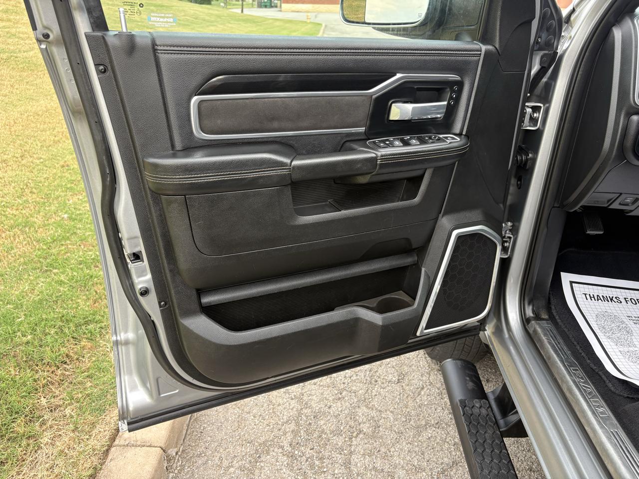 RAM 3500 Laramie 4x4 Crew Cab 8' Box 2021
