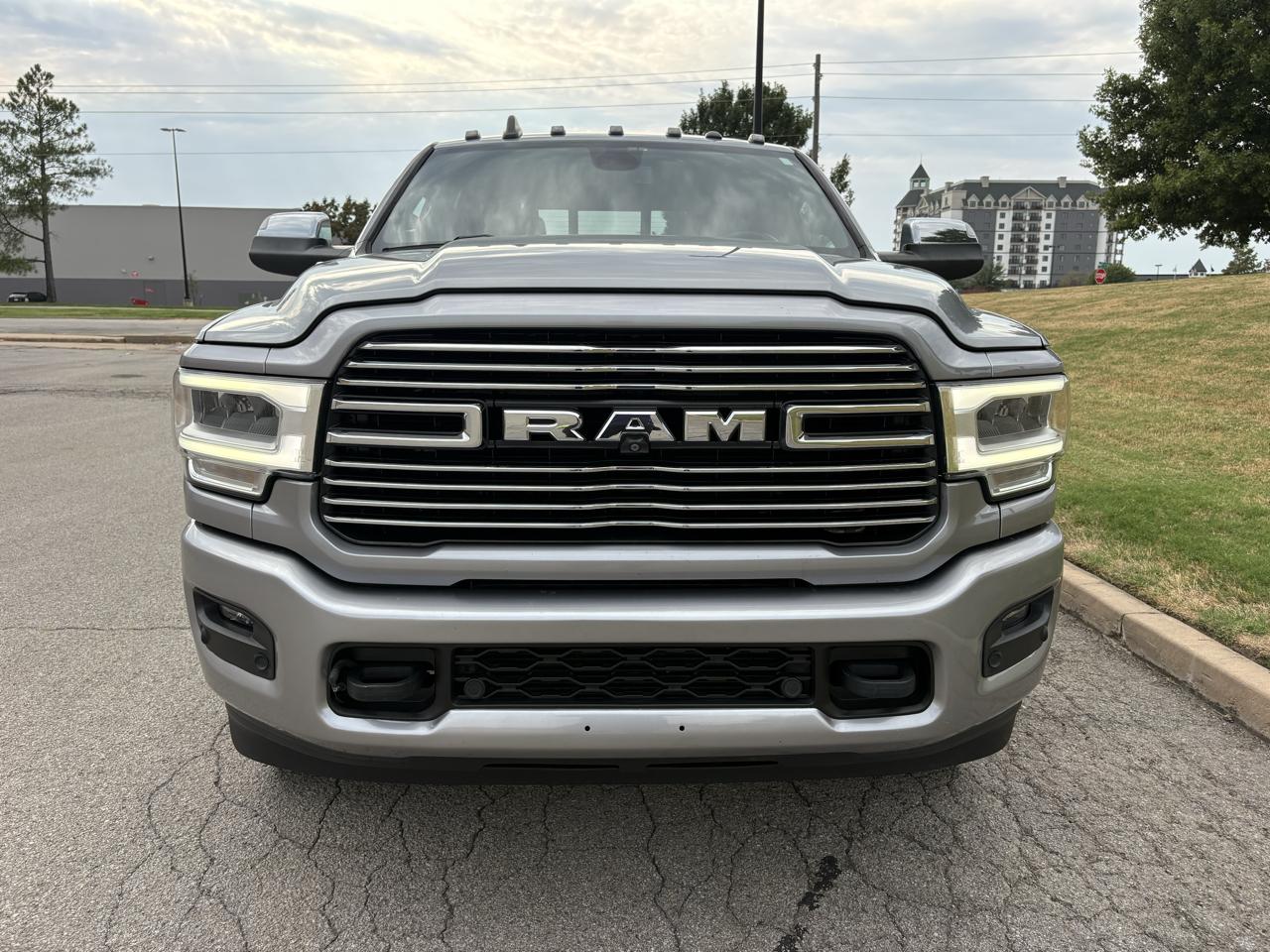 RAM 3500 Laramie 4x4 Crew Cab 8' Box 2021