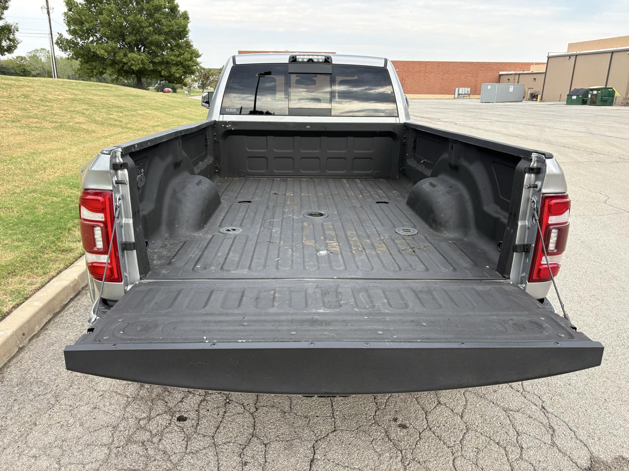 RAM 3500 Laramie 4x4 Crew Cab 8' Box 2021
