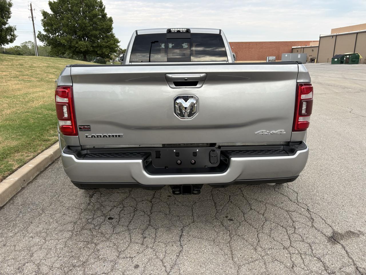 RAM 3500 Laramie 4x4 Crew Cab 8' Box 2021