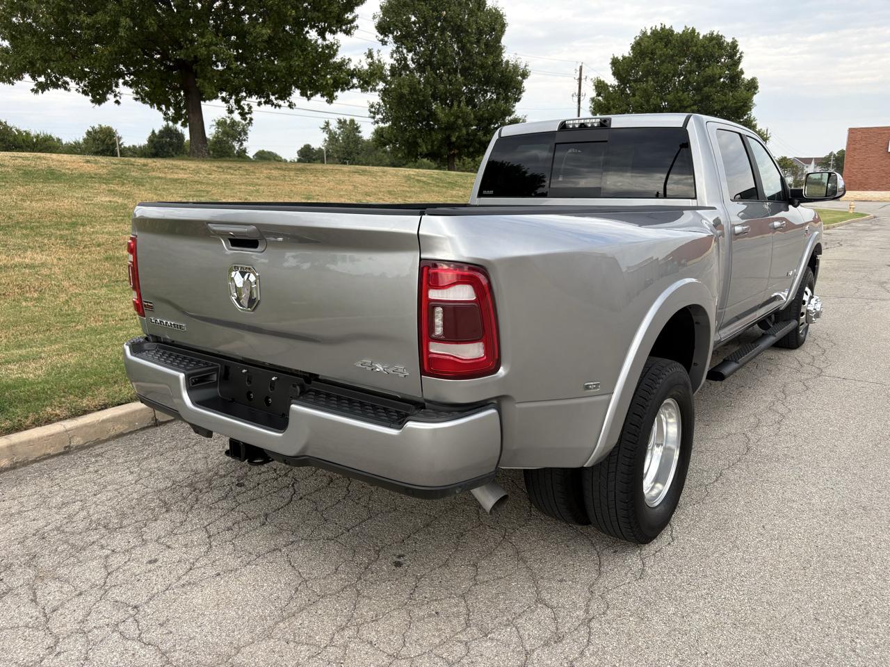 RAM 3500 Laramie 4x4 Crew Cab 8' Box 2021
