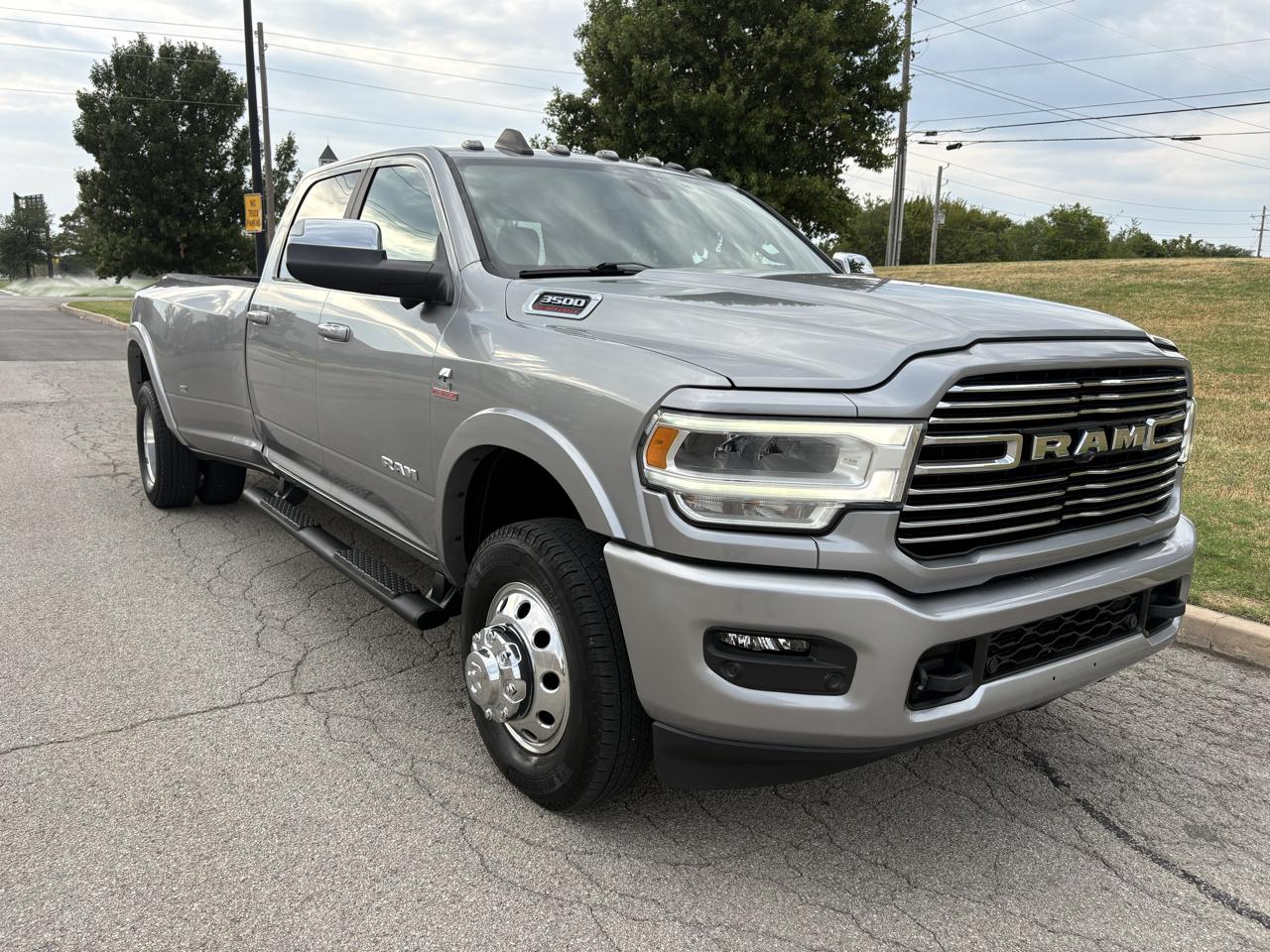 RAM 3500 Laramie 4x4 Crew Cab 8' Box 2021