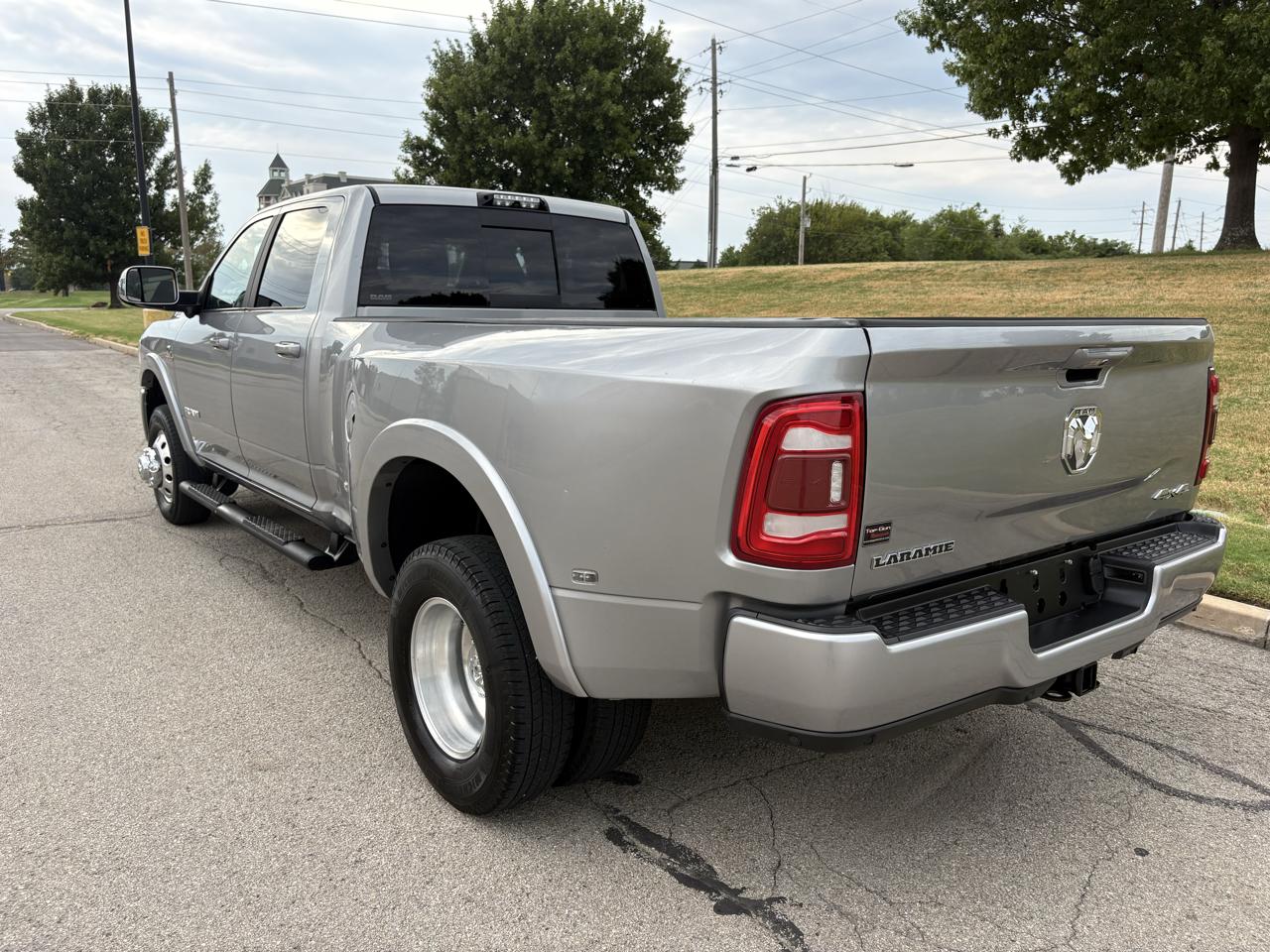 RAM 3500 Laramie 4x4 Crew Cab 8' Box 2021