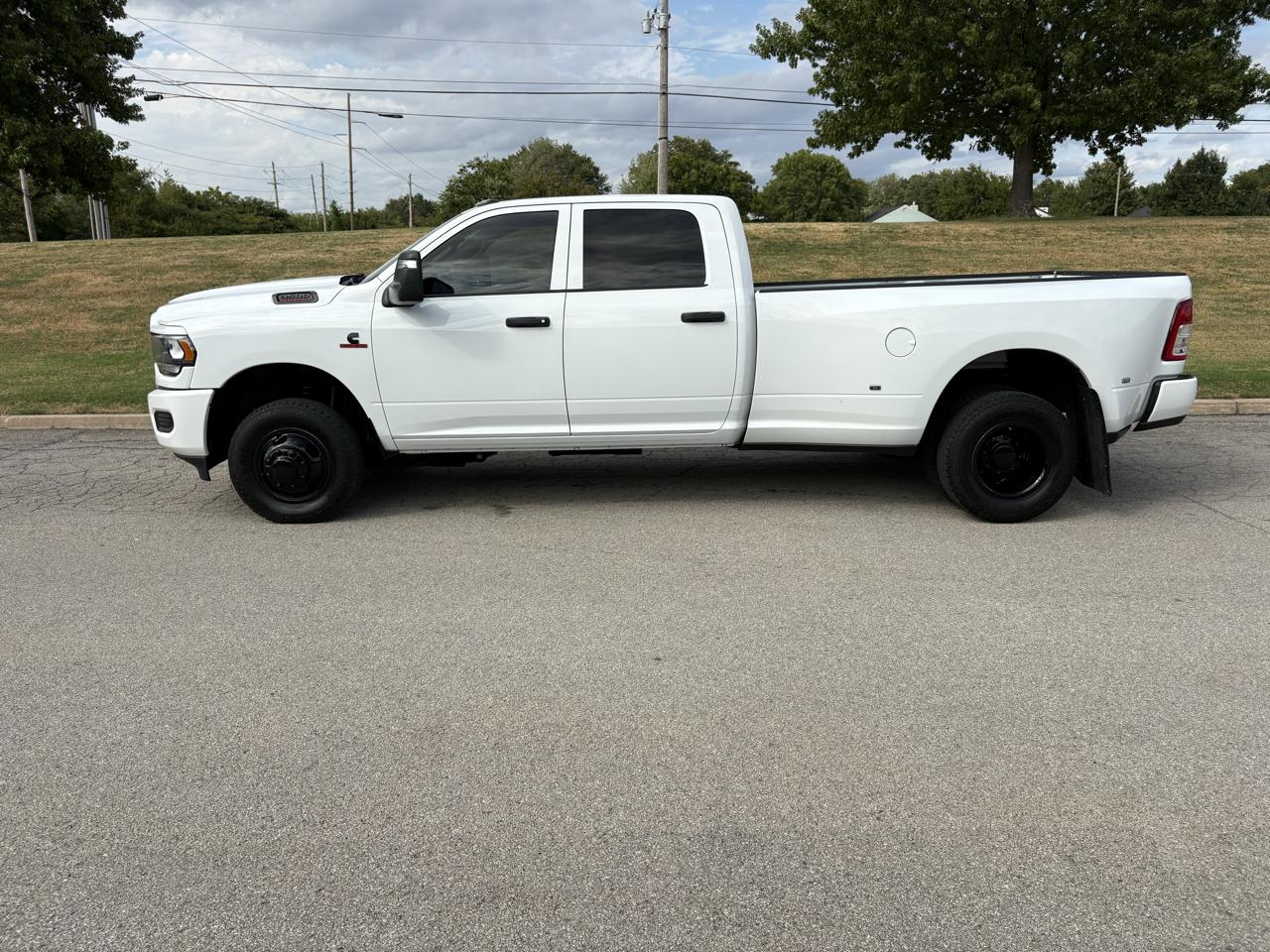 RAM 3500 Tradesman 4x4 Crew Cab 8' Box 2024