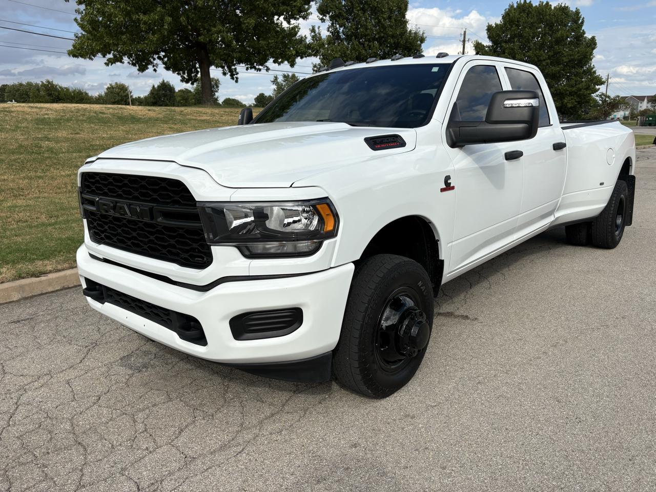 RAM 3500 Tradesman 4x4 Crew Cab 8' Box 2024