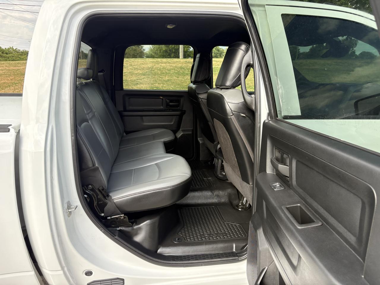RAM 3500 Tradesman 4x4 Crew Cab 8' Box 2024