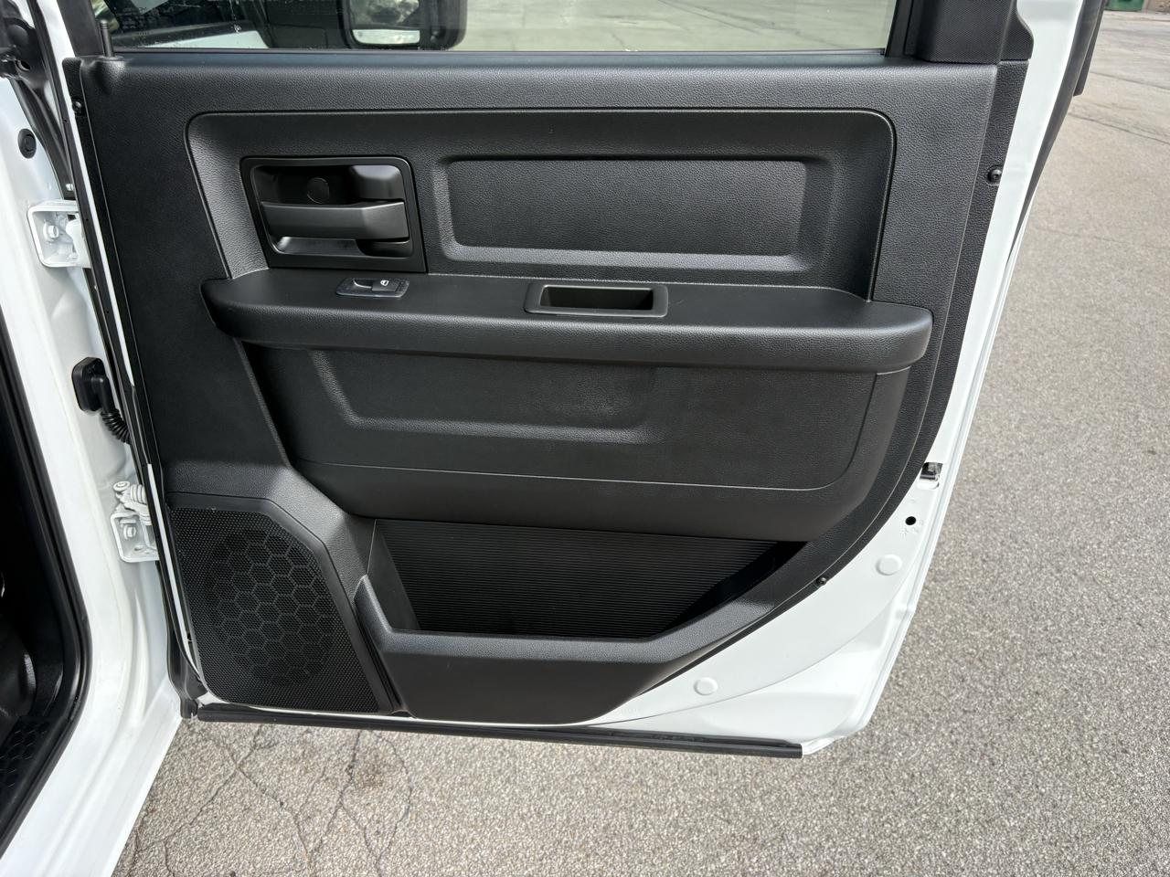 RAM 3500 Tradesman 4x4 Crew Cab 8' Box 2024