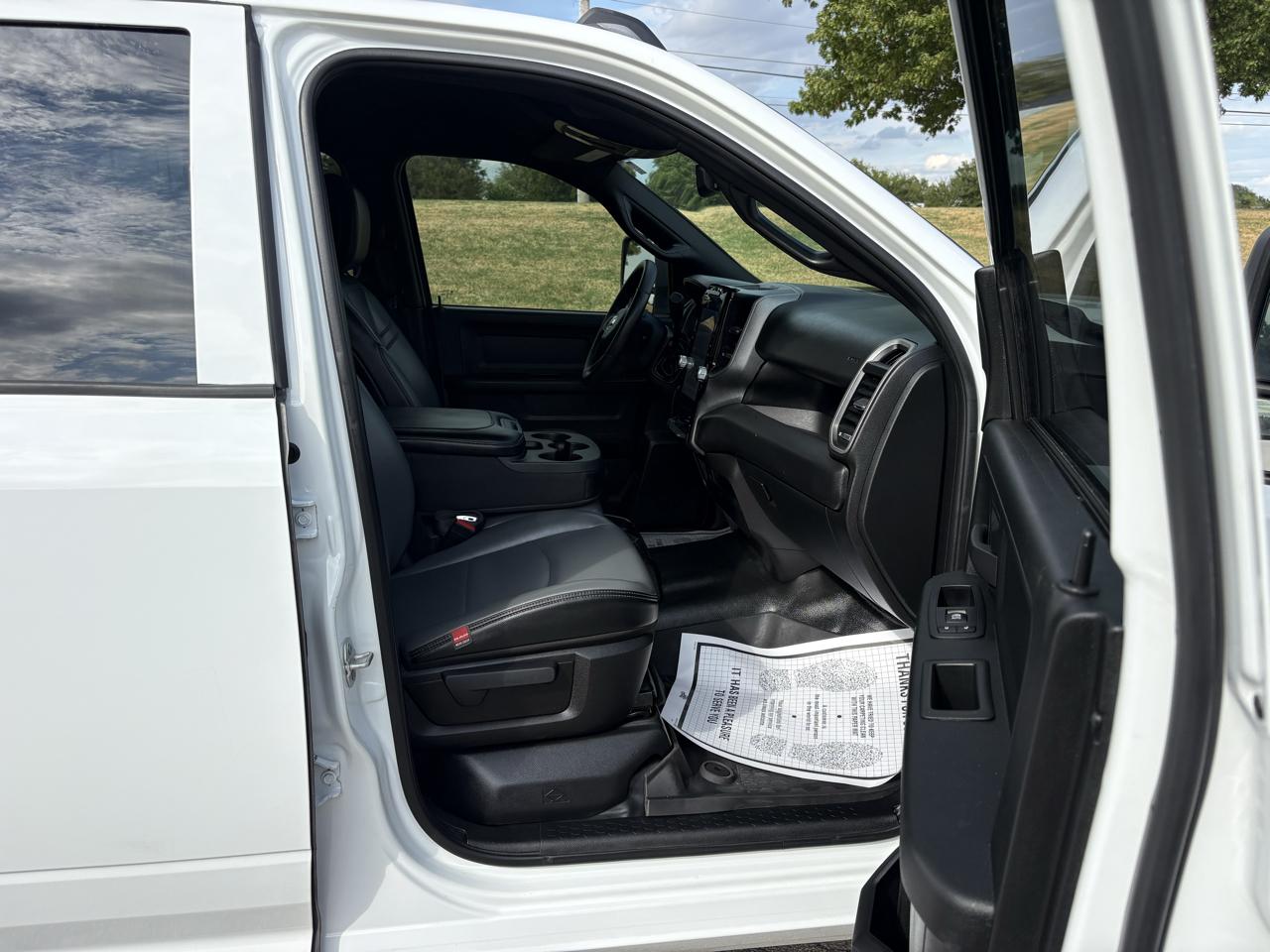 RAM 3500 Tradesman 4x4 Crew Cab 8' Box 2024
